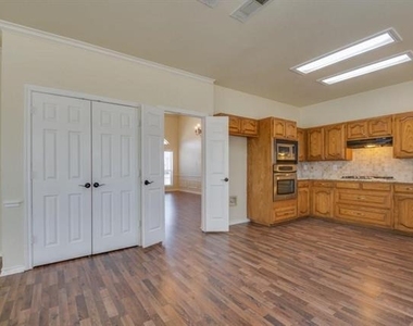 3324 Windchase Drive - Photo Thumbnail 9