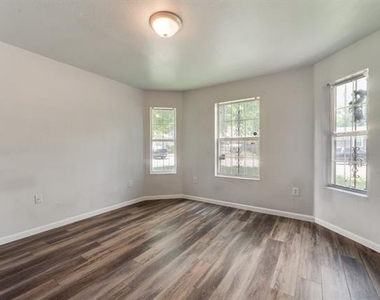 2526 Exeter Avenue - Photo Thumbnail 14