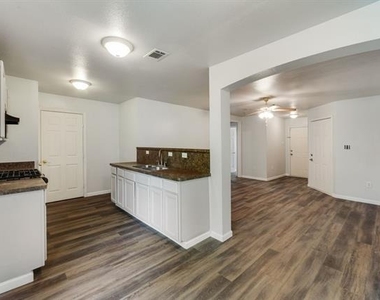 2526 Exeter Avenue - Photo Thumbnail 10