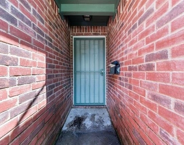 2526 Exeter Avenue - Photo Thumbnail 6