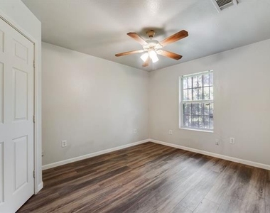 2526 Exeter Avenue - Photo Thumbnail 13