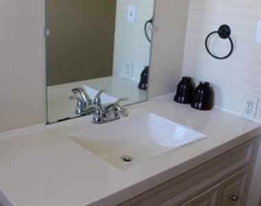 110 E Vanston Lane - Photo Thumbnail 12