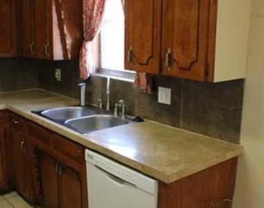 110 E Vanston Lane - Photo Thumbnail 4