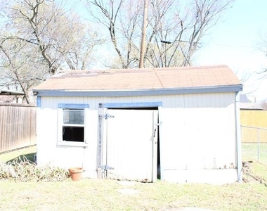110 E Vanston Lane - Photo Thumbnail 18