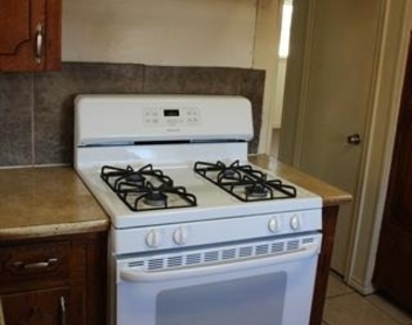 110 E Vanston Lane - Photo Thumbnail 5