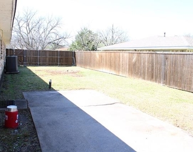 110 E Vanston Lane - Photo Thumbnail 19