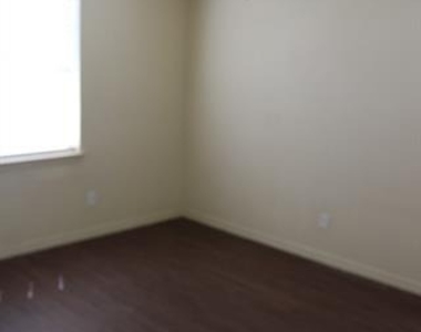 110 E Vanston Lane - Photo Thumbnail 17