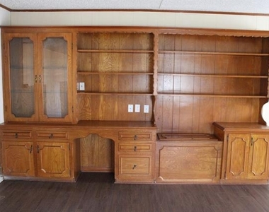 110 E Vanston Lane - Photo Thumbnail 10