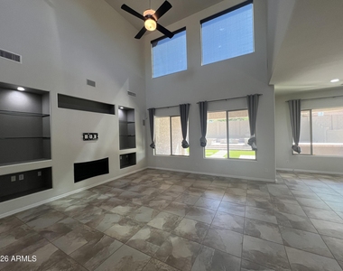 1630 W Blaylock Drive - Photo Thumbnail 15