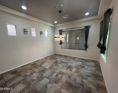 1630 W Blaylock Drive - Photo Thumbnail 8