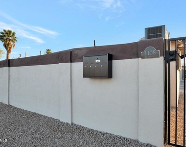 1108 S 33rd Avenue - Photo Thumbnail 12