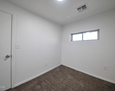 1108 S 33rd Avenue - Photo Thumbnail 7