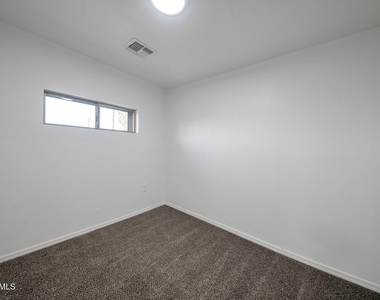 1108 S 33rd Avenue - Photo Thumbnail 5