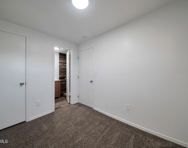 1108 S 33rd Avenue - Photo Thumbnail 6