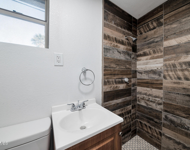 1108 S 33rd Avenue - Photo Thumbnail 8