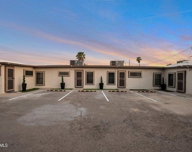 1108 S 33rd Avenue - Photo Thumbnail 9