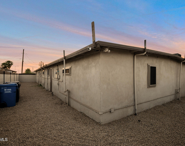 1108 S 33rd Avenue - Photo Thumbnail 11