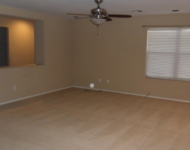 18418 W Westfall Way - Photo Thumbnail 3