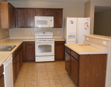 18418 W Westfall Way - Photo Thumbnail 6