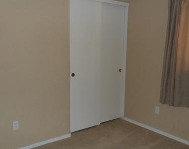 18418 W Westfall Way - Photo Thumbnail 11