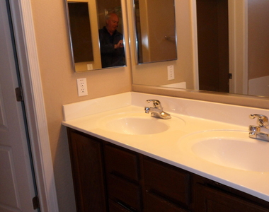 18418 W Westfall Way - Photo Thumbnail 10