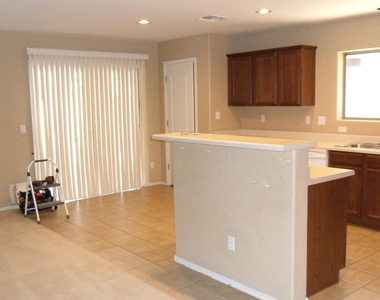 18418 W Westfall Way - Photo Thumbnail 4