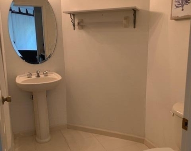 8906 Sandshot Court - Photo Thumbnail 7