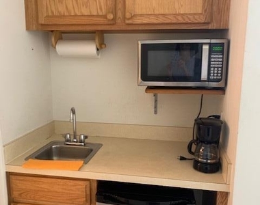 8906 Sandshot Court - Photo Thumbnail 6