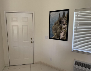 8906 Sandshot Court - Photo Thumbnail 11