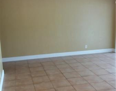 2947 Riverside Drive - Photo Thumbnail 6