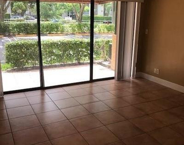 2947 Riverside Drive - Photo Thumbnail 7