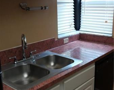 2947 Riverside Drive - Photo Thumbnail 2