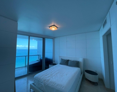 17001 Collins Avenue - Photo Thumbnail 2