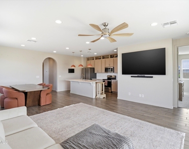1467 E Torino Court - Photo Thumbnail 4
