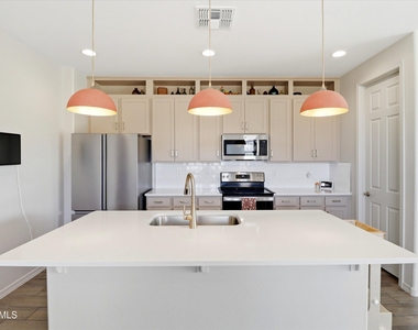 1467 E Torino Court - Photo Thumbnail 3