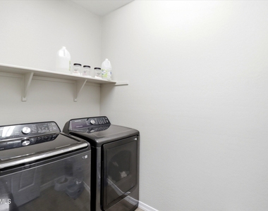 1467 E Torino Court - Photo Thumbnail 17