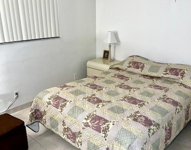 1455 N 12th Court - Photo Thumbnail 9