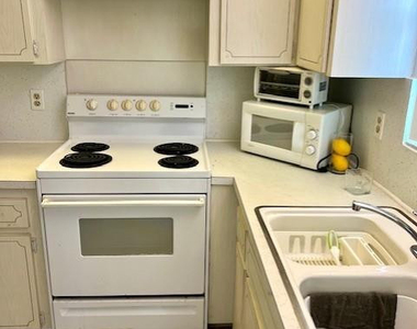 1455 N 12th Court - Photo Thumbnail 4