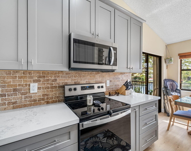 3006 Black Oak Court - Photo Thumbnail 10