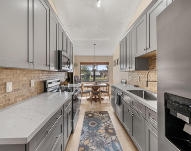 3006 Black Oak Court - Photo Thumbnail 8