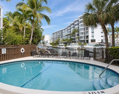 4800 Bayview - Photo Thumbnail 2