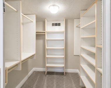 4800 Bayview - Photo Thumbnail 8