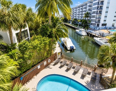 4800 Bayview - Photo Thumbnail 19