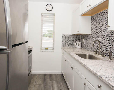 149 West Court - Photo Thumbnail 4