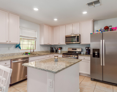 8216 W Albeniz Place - Photo Thumbnail 7