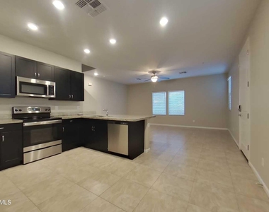 12554 W Hummingbird Terrace - Photo Thumbnail 4
