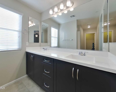 12554 W Hummingbird Terrace - Photo Thumbnail 7