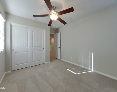 12554 W Hummingbird Terrace - Photo Thumbnail 10