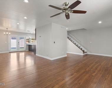 4233 N Miller Road - Photo Thumbnail 11