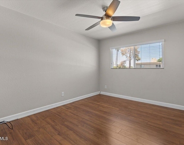 4233 N Miller Road - Photo Thumbnail 26